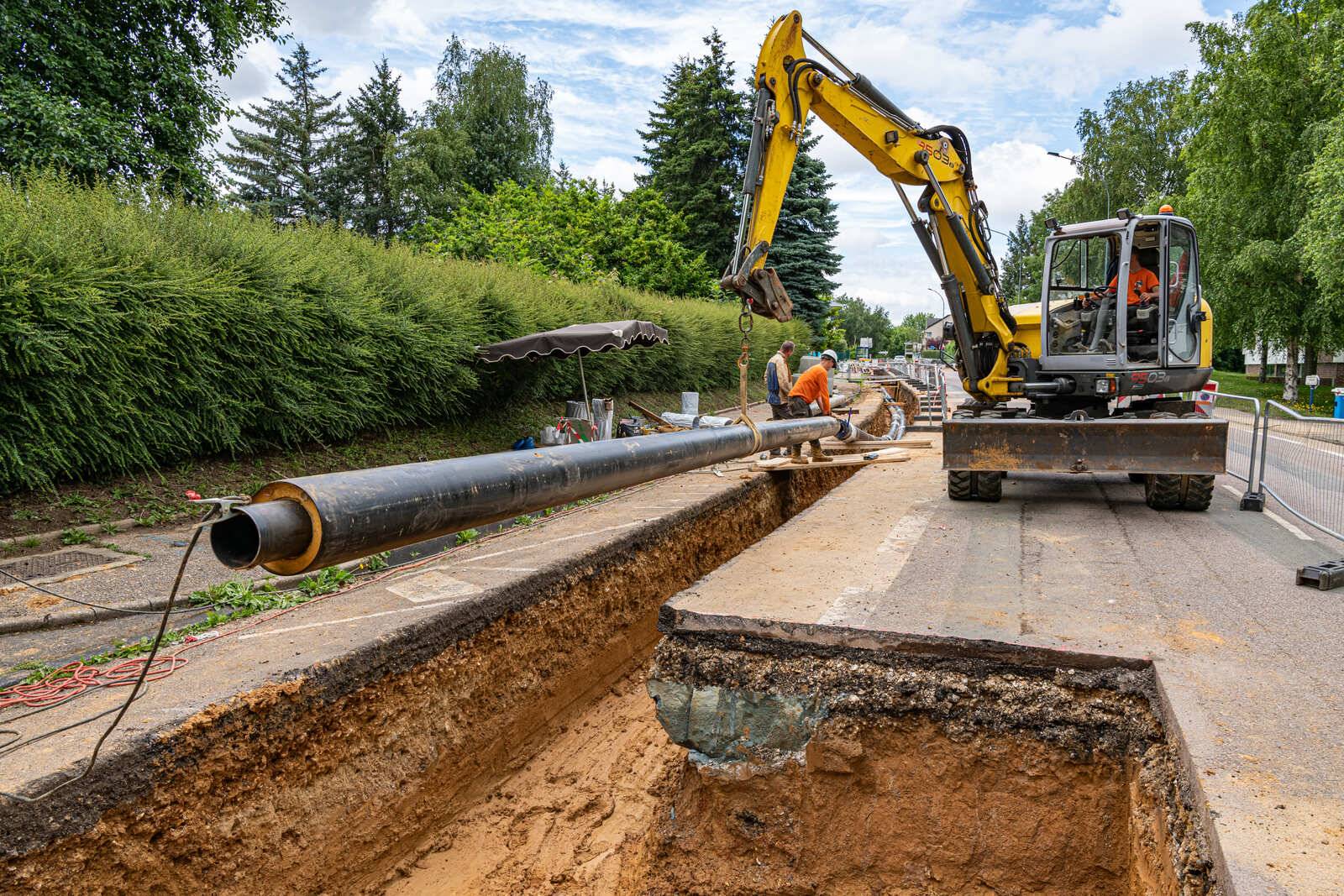 Installation de systèmes de drainage avec pose de tuyaux pour eaux pluviales sur terrains en pente à Hyères