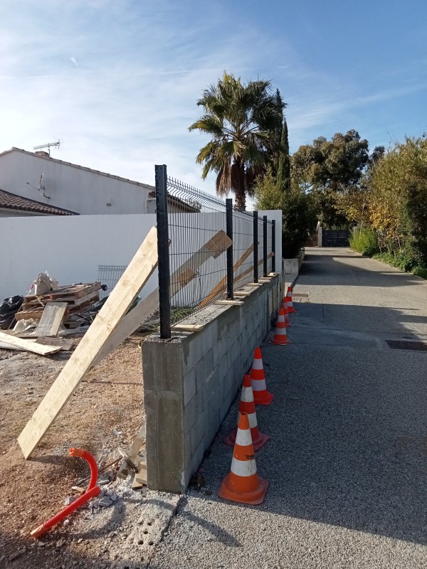 Création d'un mur de clôture et pose d'un portail 